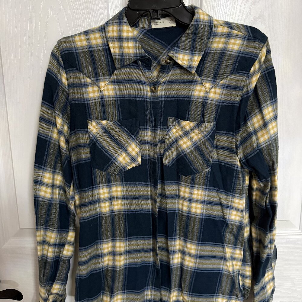 Maurices Button Down Multicolor Plaid Long Sleeve With Pockets